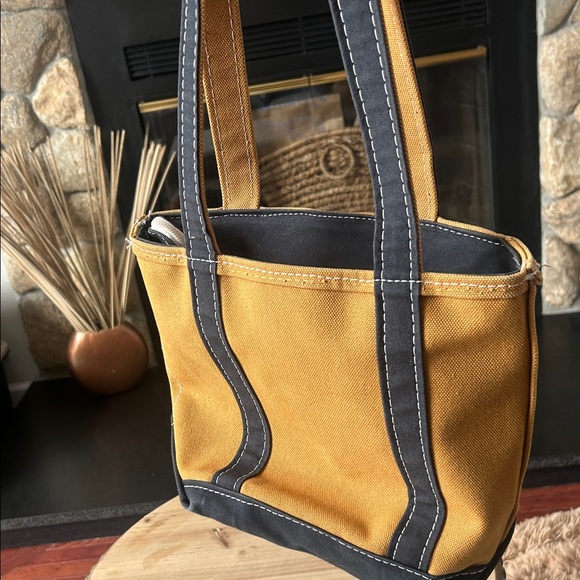 L.L Bean Vintage Classic Boat and Tote Closed Top RARE Color!